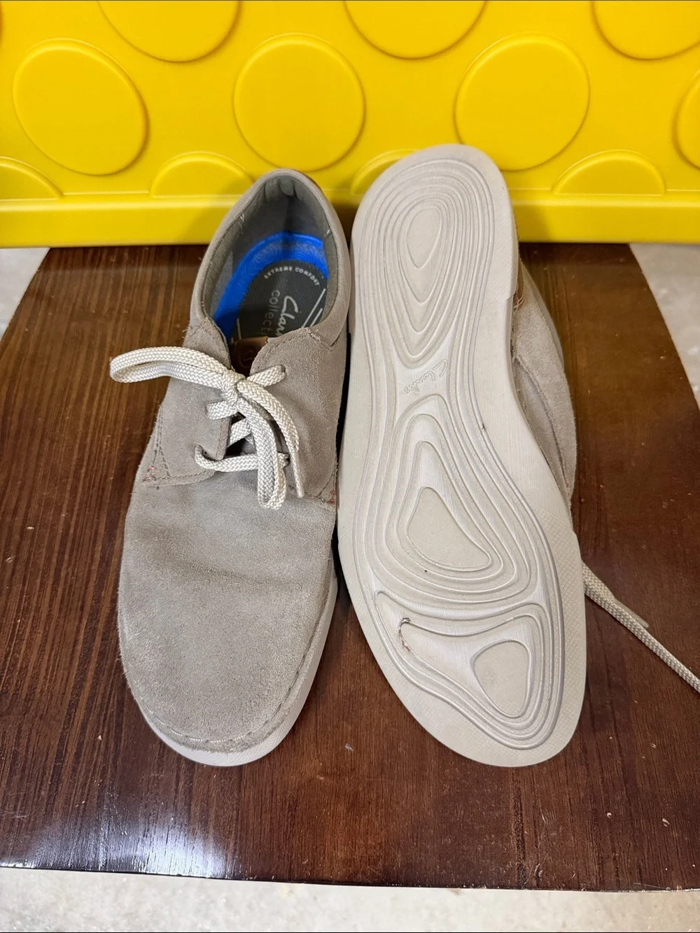 Clarks Men’s Chukka Boots in Taupe Suede Size 9